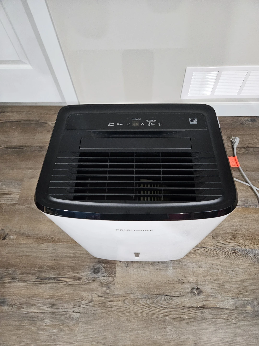 Dehumidifier 50 pin. Turns on, does not collect water. - photo 3