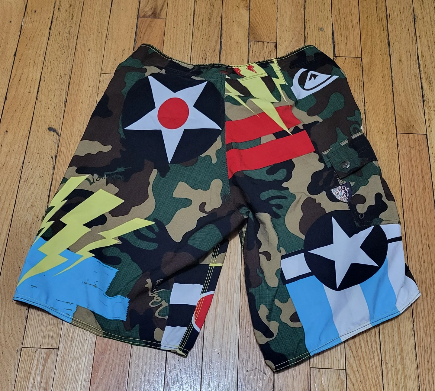 Quiksilver Camo Board Shorts Size 32 - photo 2