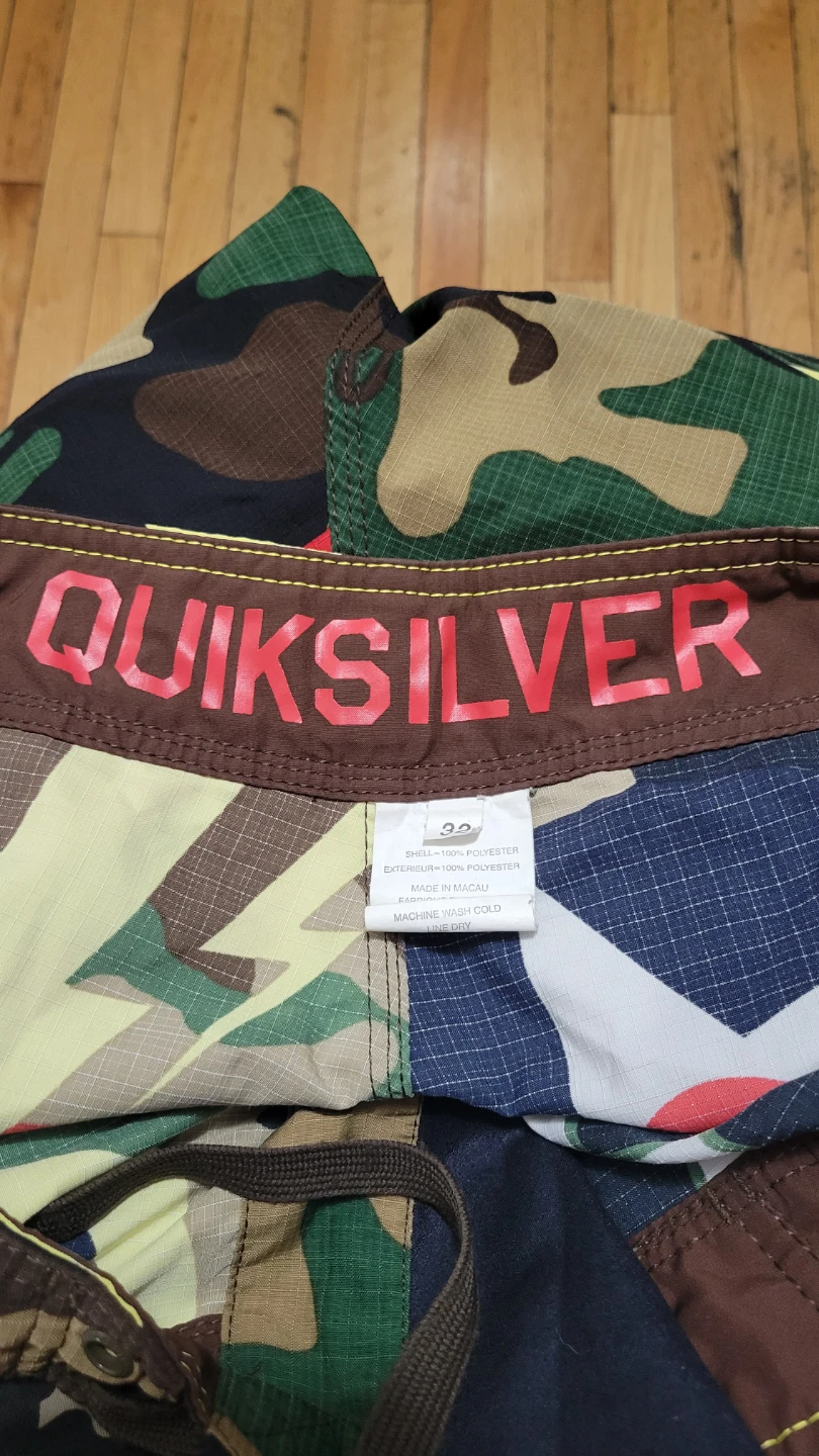 Quiksilver Camo Board Shorts Size 32 - photo 3