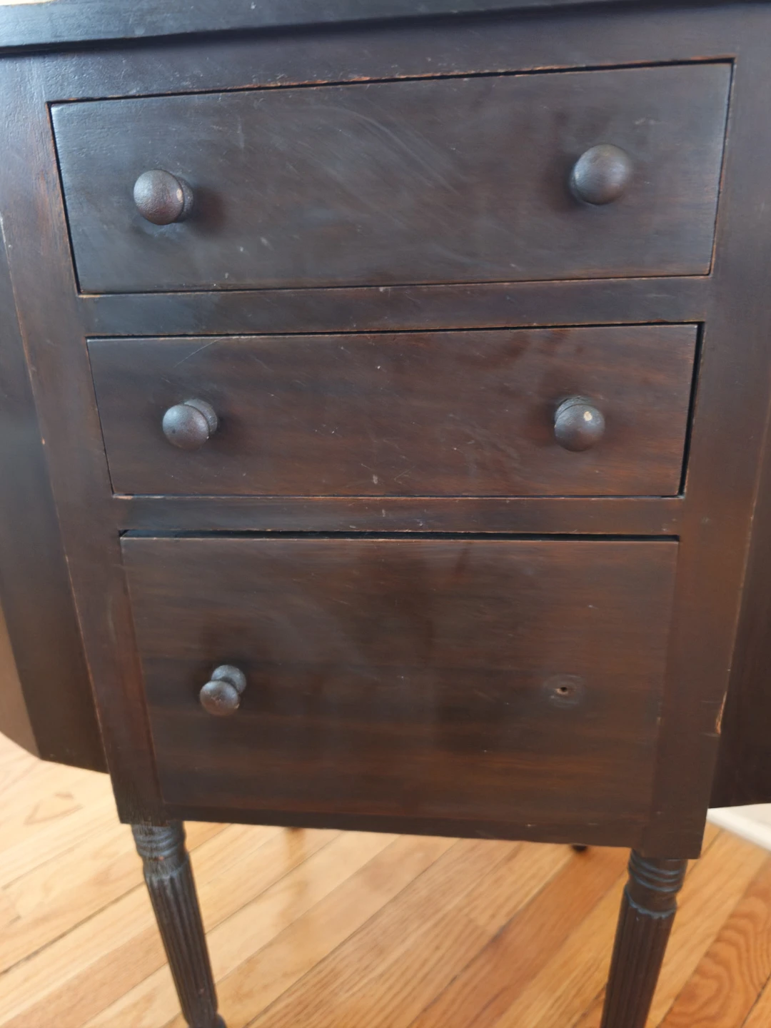 Vintage style drop leaf accent table - photo 2