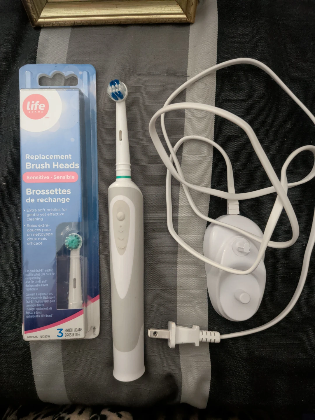 Life Brand Electric Toothbrush with Replacement Brush Heads