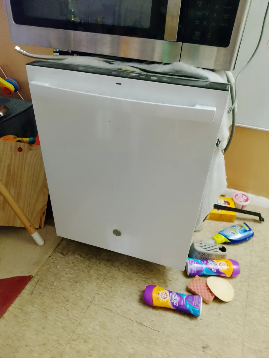 White dishwasher