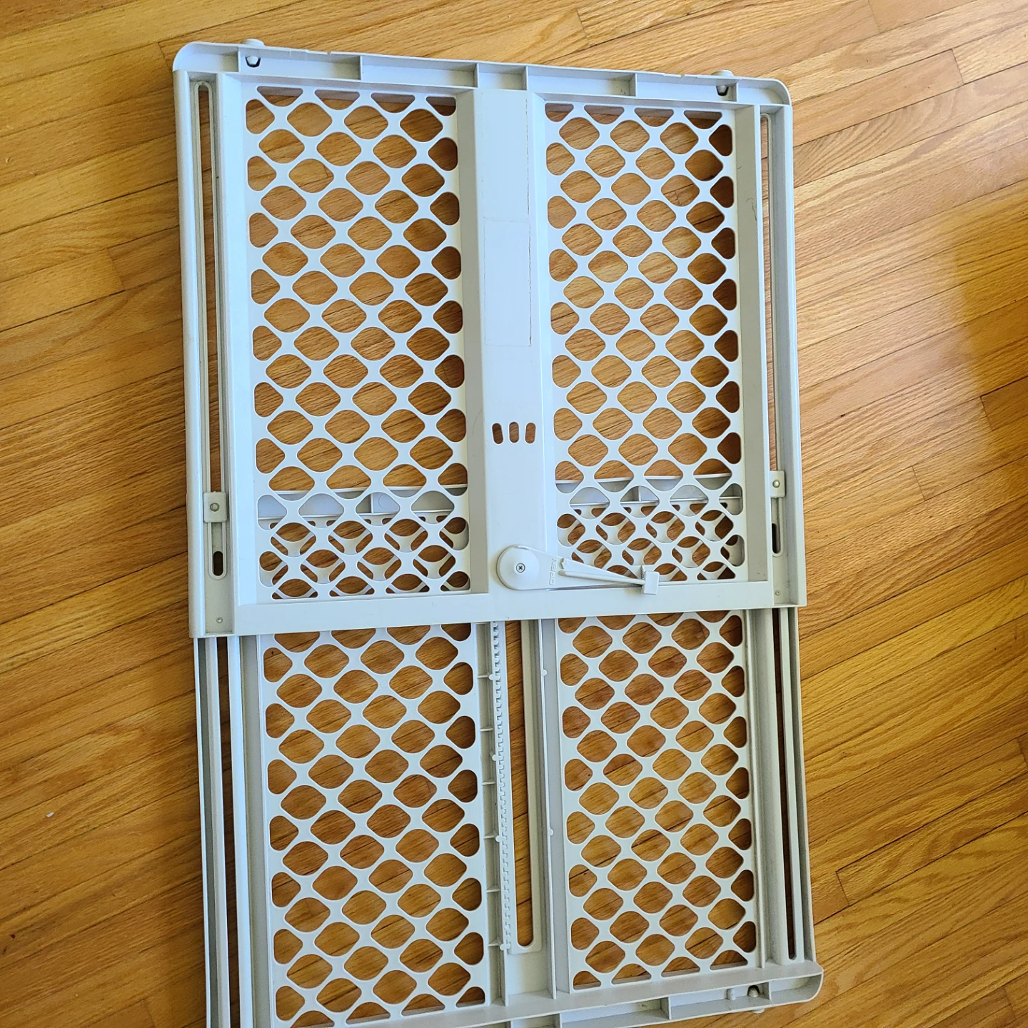 White Plastic pressure mounted Baby Gate - photo 2