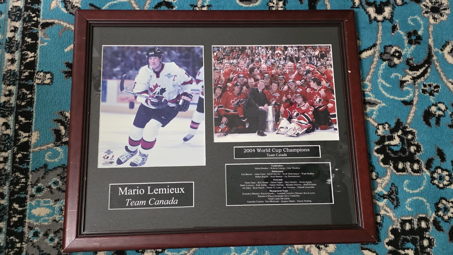 Team Canada 2004 World Cup Champions .Mario Lemieux