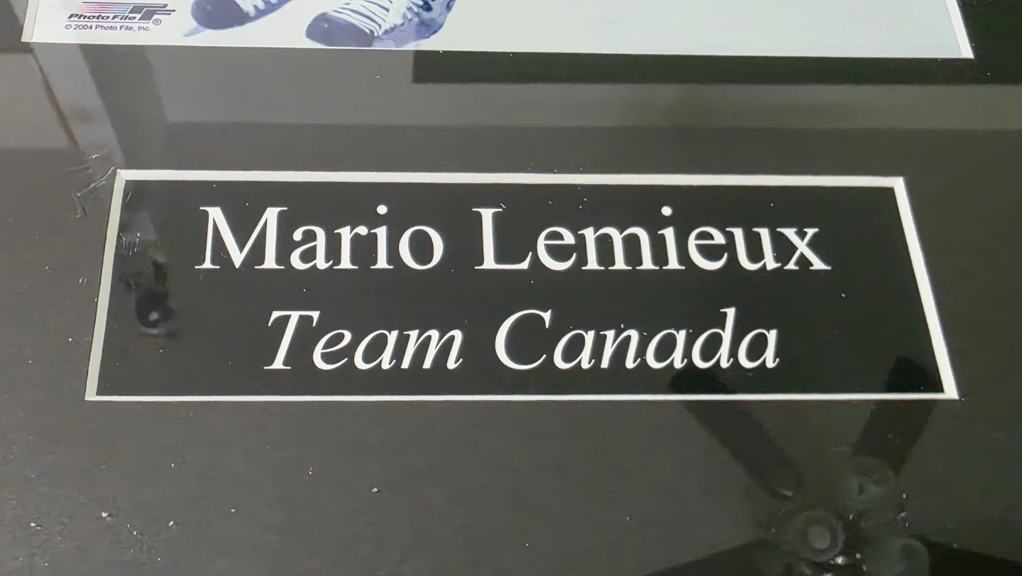 Team Canada 2004 World Cup Champions .Mario Lemieux - photo 3