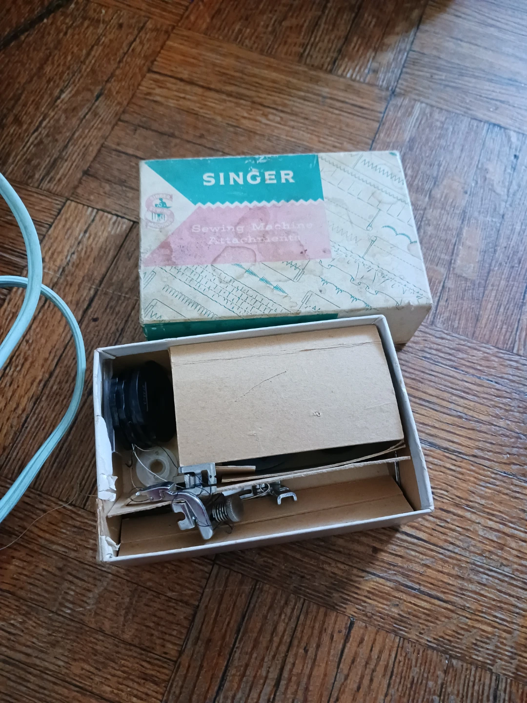 Singer Sewing Machine - photo 5