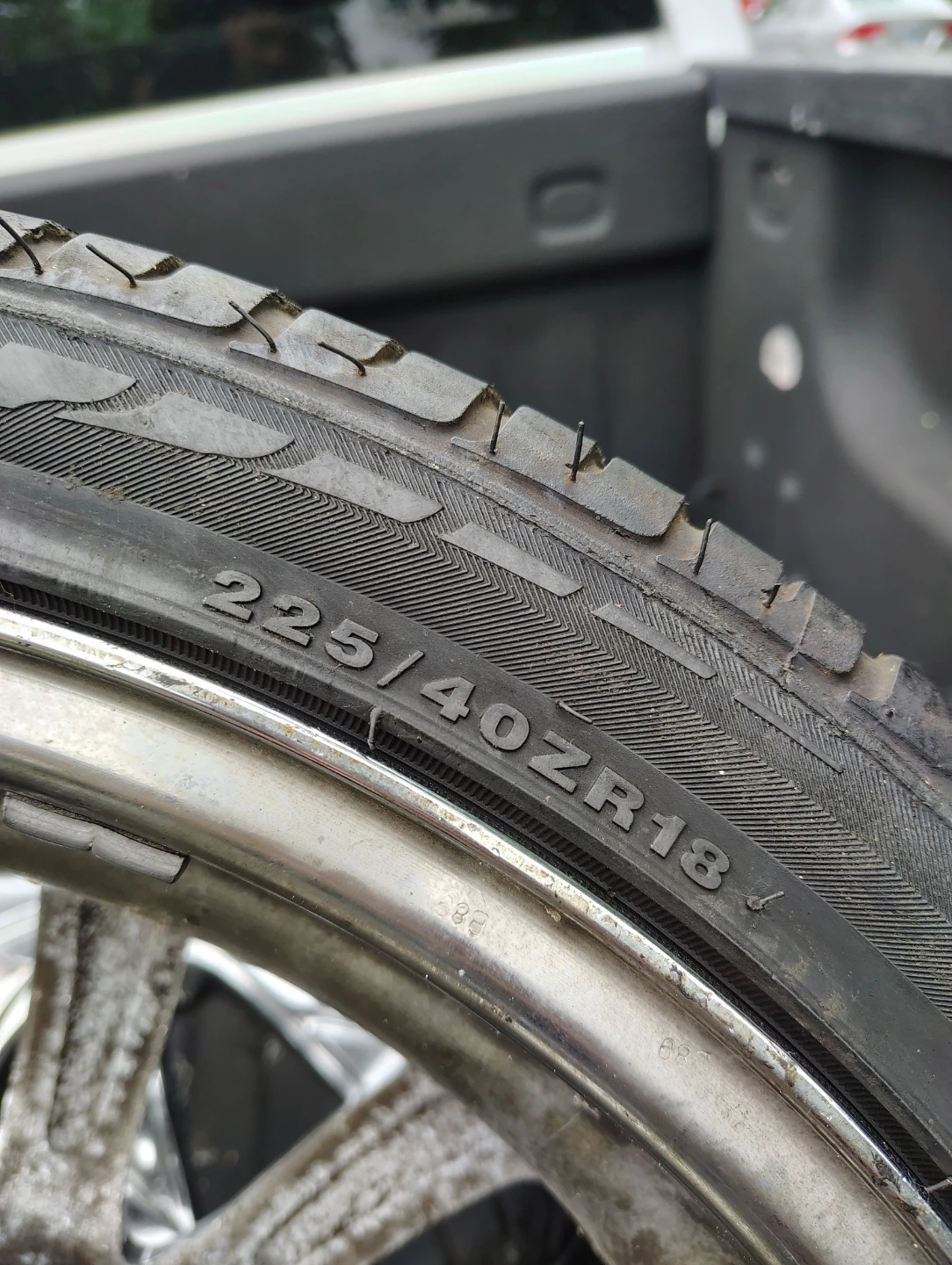Set of 4 Thunder D7 Tires 225/40ZR18 - photo 4