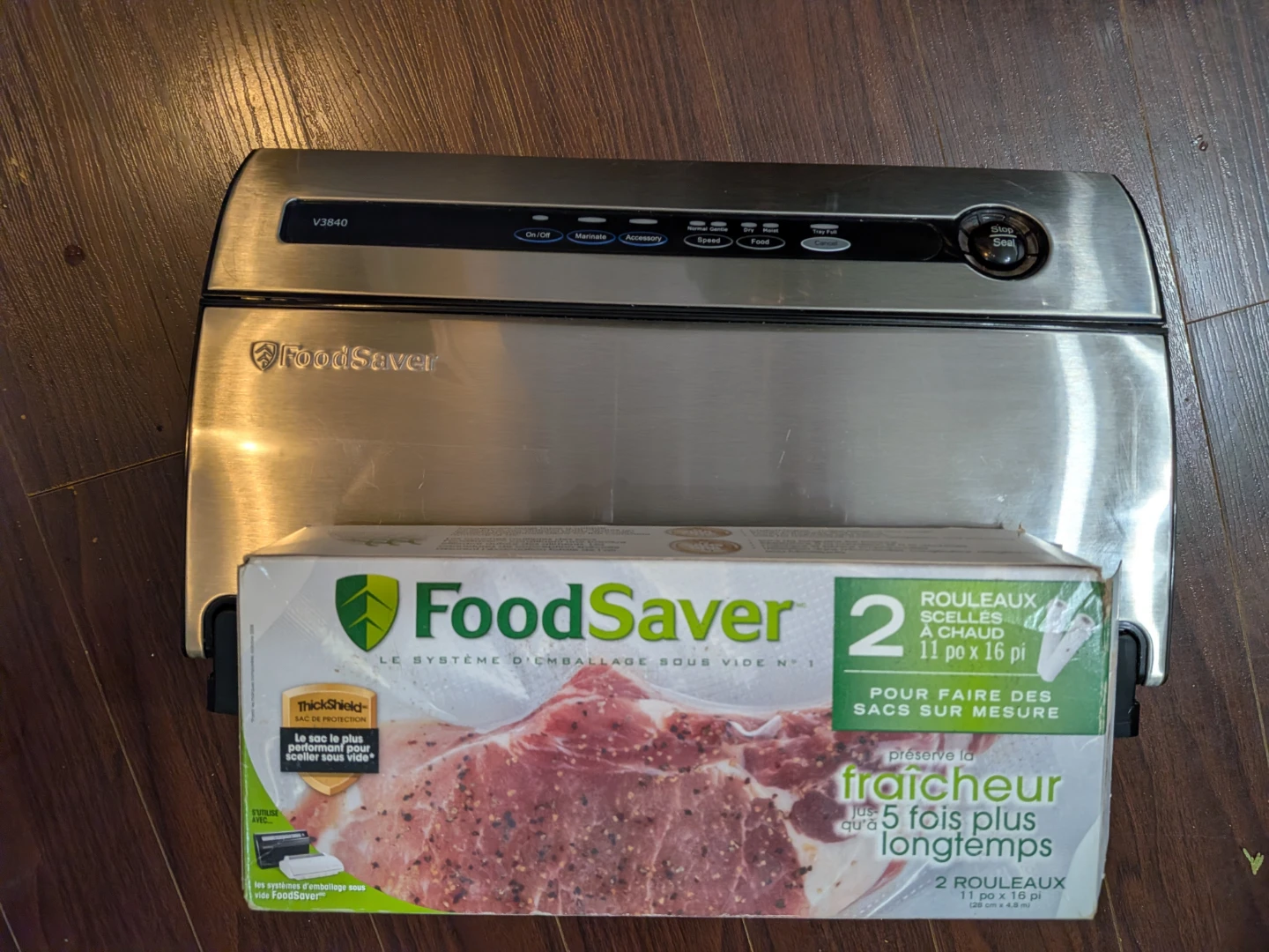 FoodSaver V3840 Vacuum Sealer with Rolls