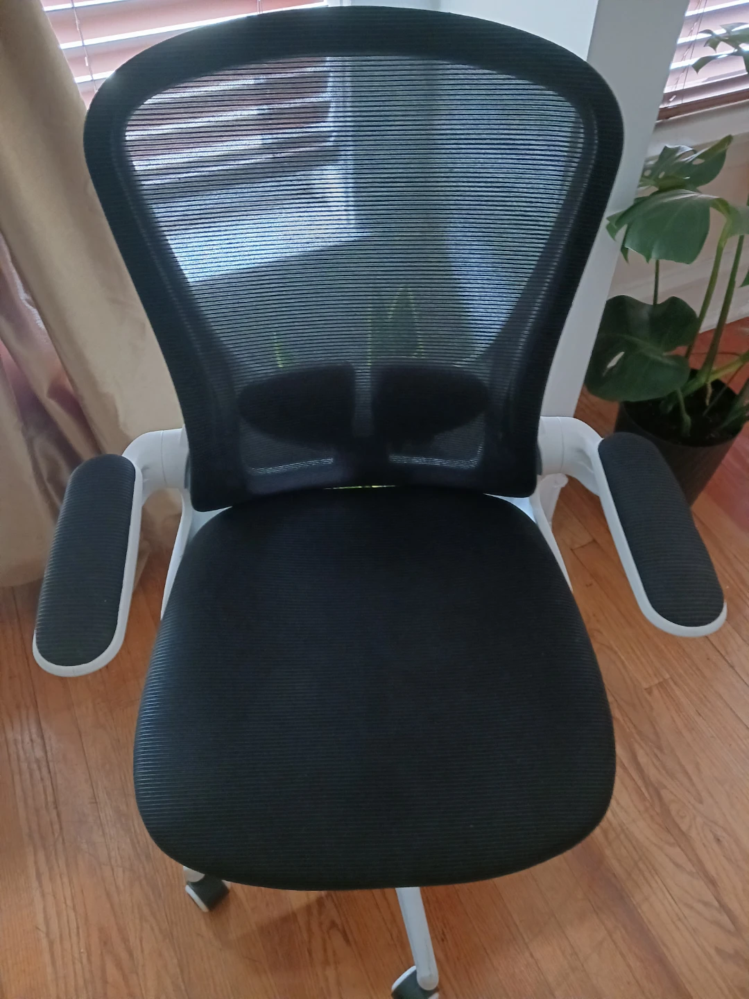 Black Mesh Office Chair - photo 4
