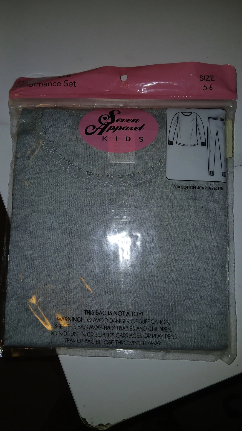 Girls 2pcs set size 5-6  brand new never open