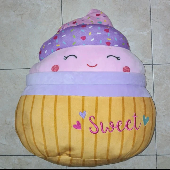 Cupcake Plush Pillow "Sweet"
