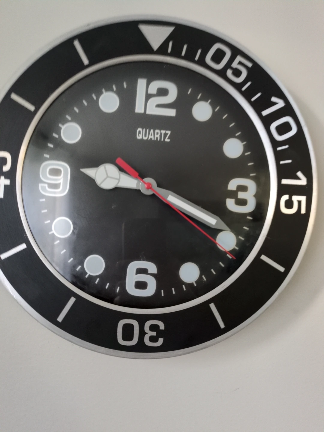 Black and Silver Quartz Wall Clock - photo 2
