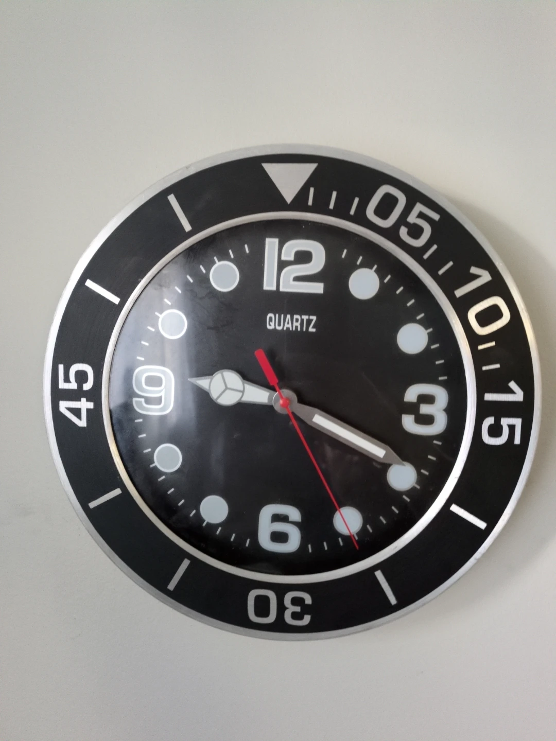 Black and Silver Quartz Wall Clock - photo 3