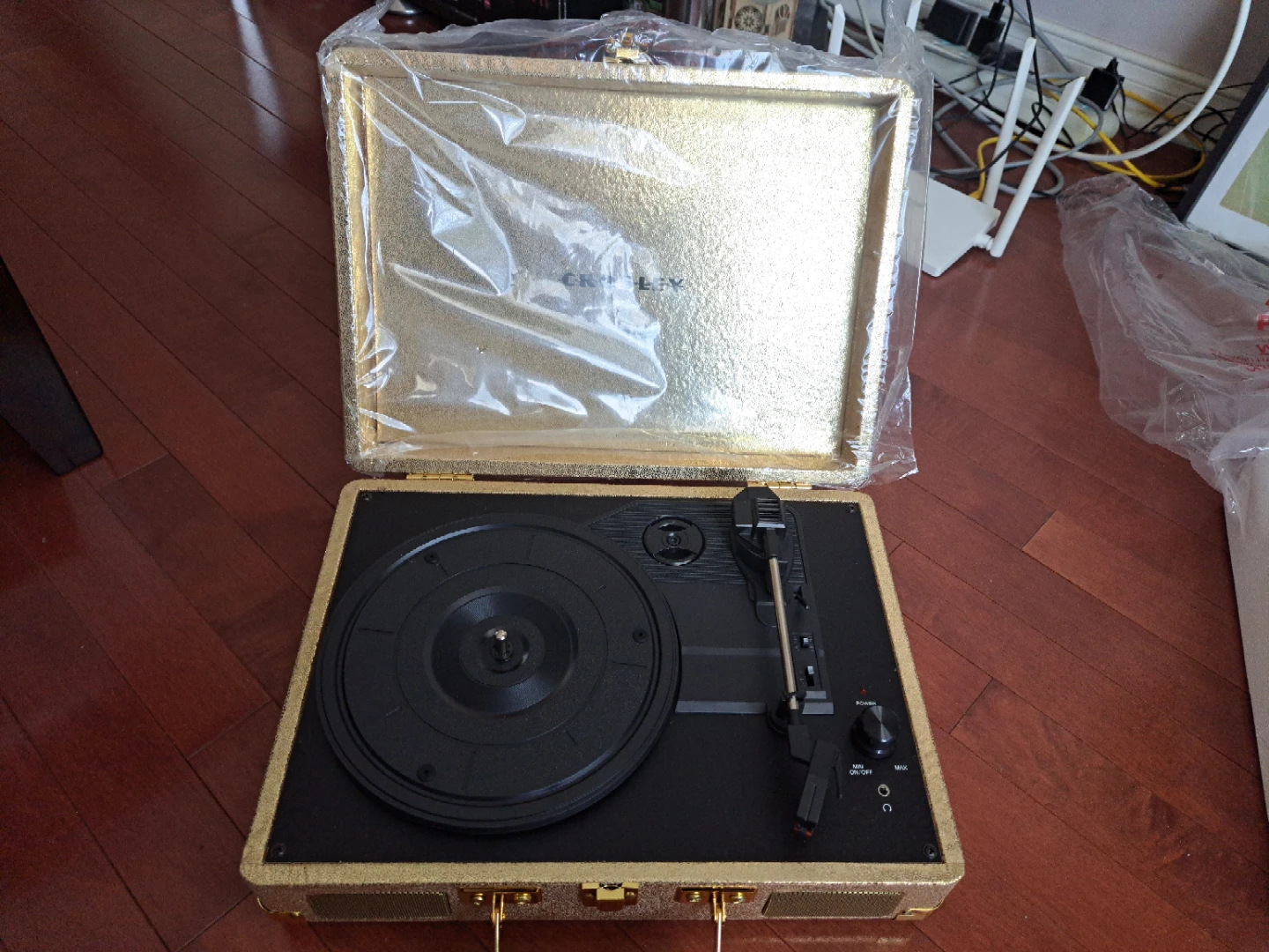 Crosley CR8005A Cruiser Portable Turntable - photo 4