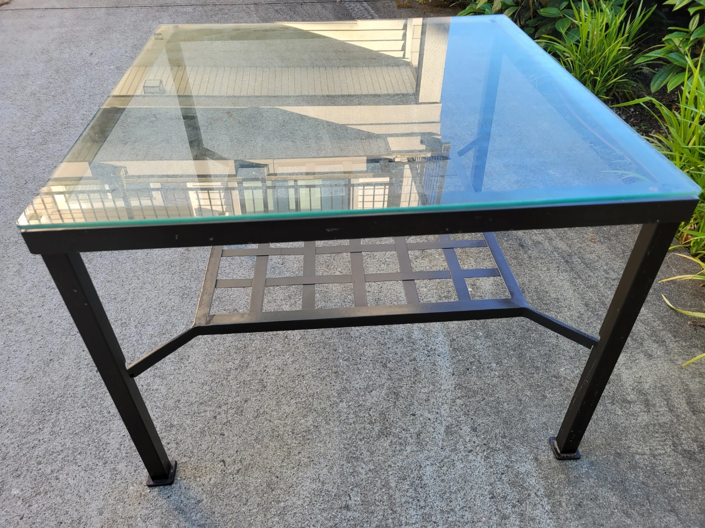Very Nice Square Glass Top Coffee Table. - photo 3