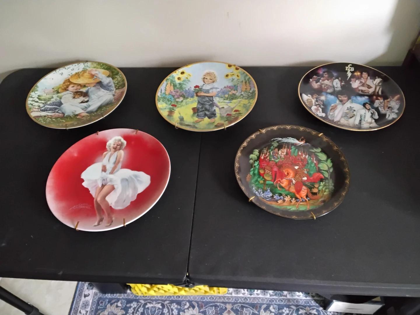 Collection of Decorative Plates with Celebrities - photo 2