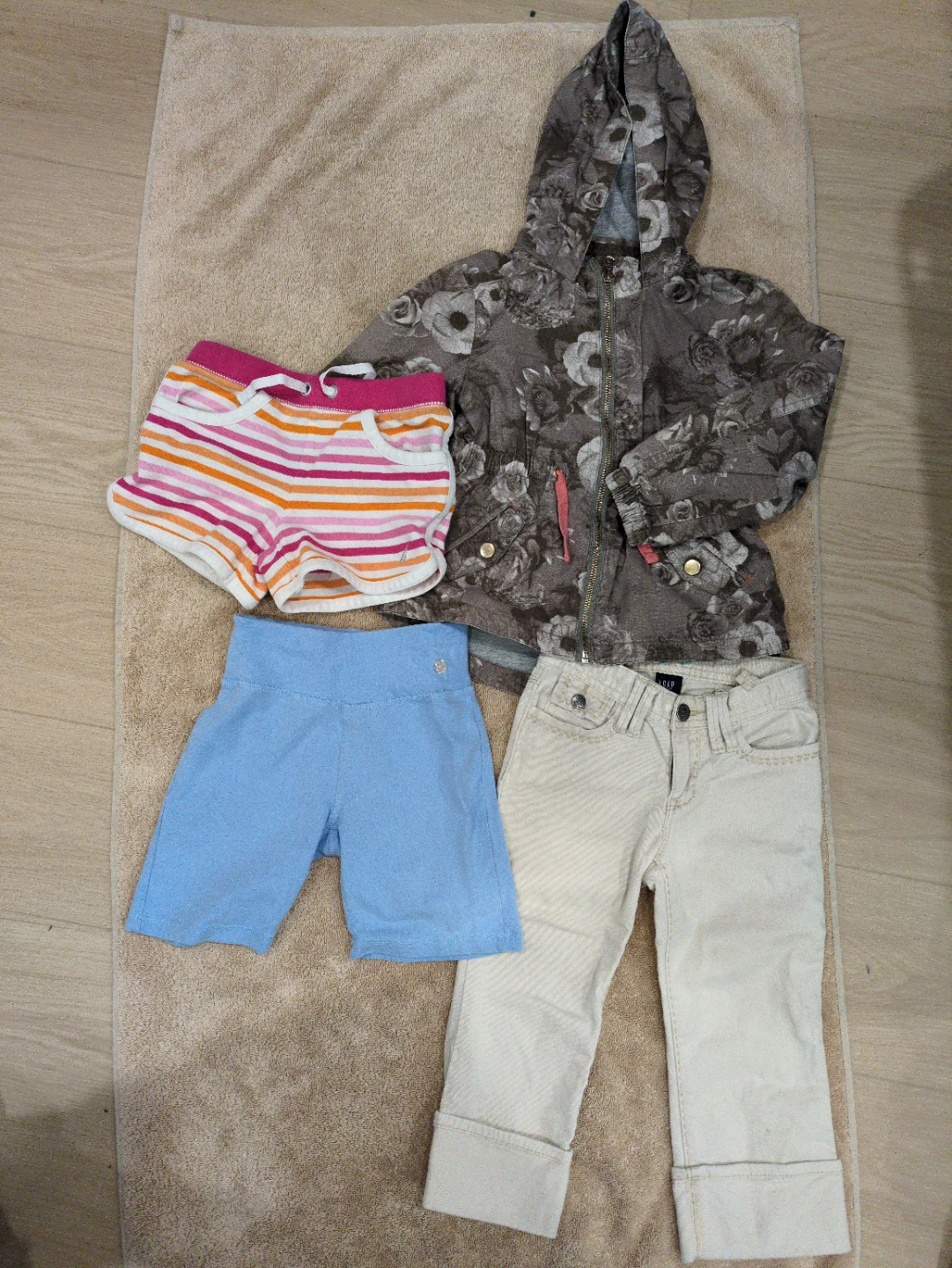 Girl's Clothing Set: Jacket and bottoms size 5/6
