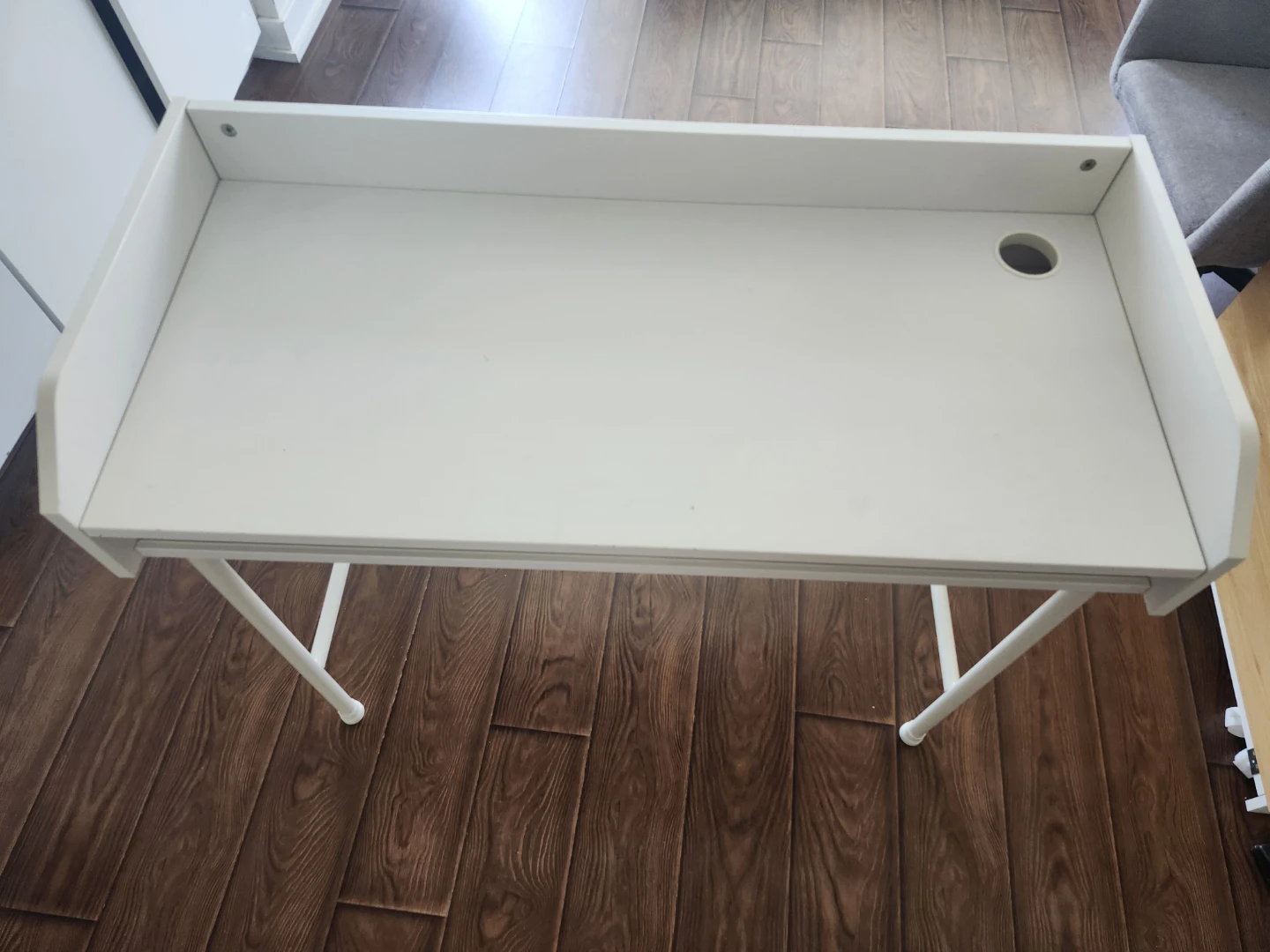 White Ikea Hauga desk - photo 2