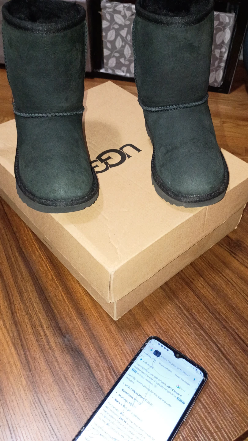 UGG