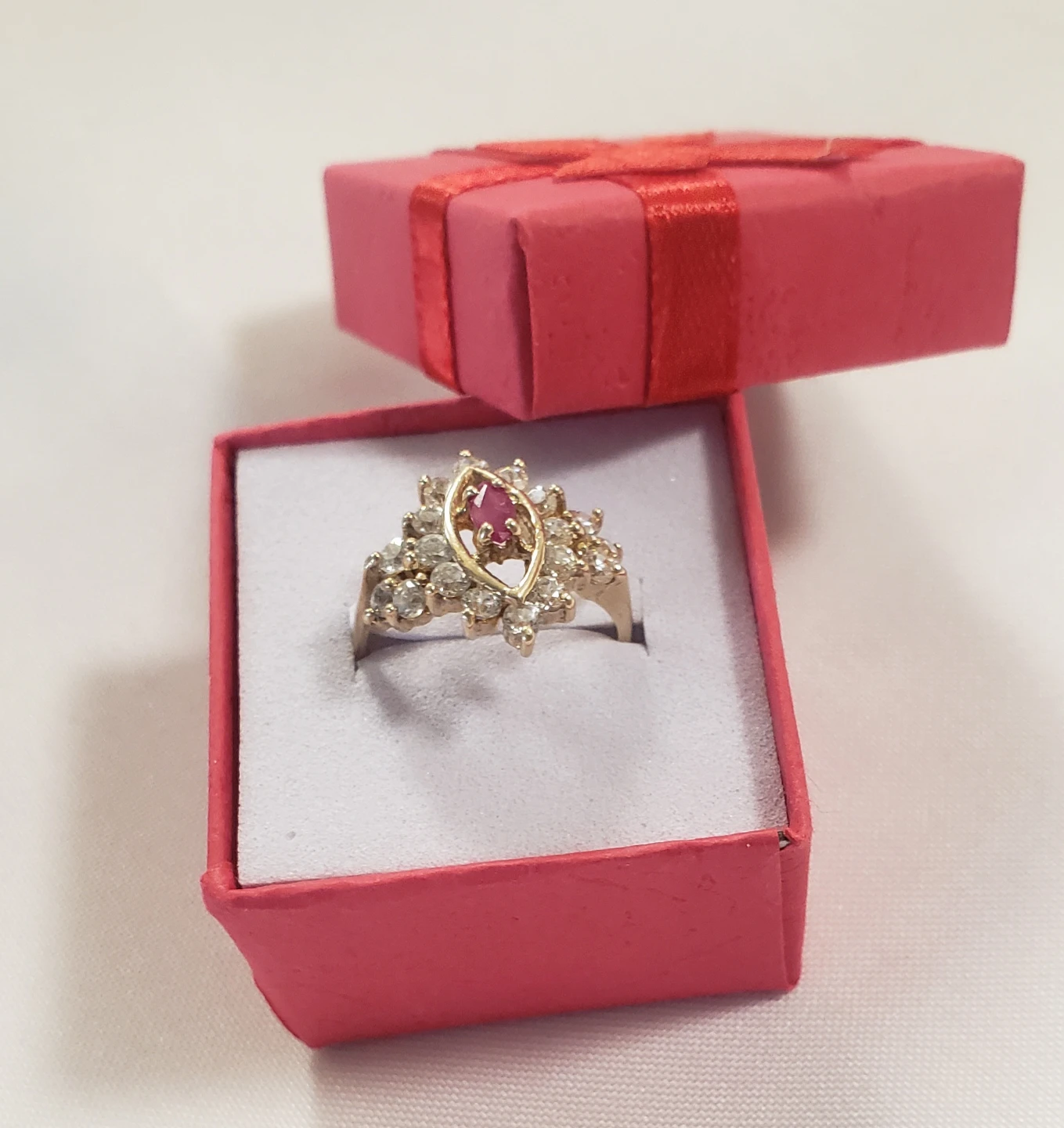 Like new 10K Real Gold W Ring With Ruby Center Stone - photo 5