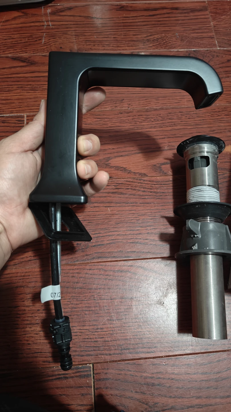 Delta Faucet Black Bathroom Sink Faucet with Drain Assembly - photo 5