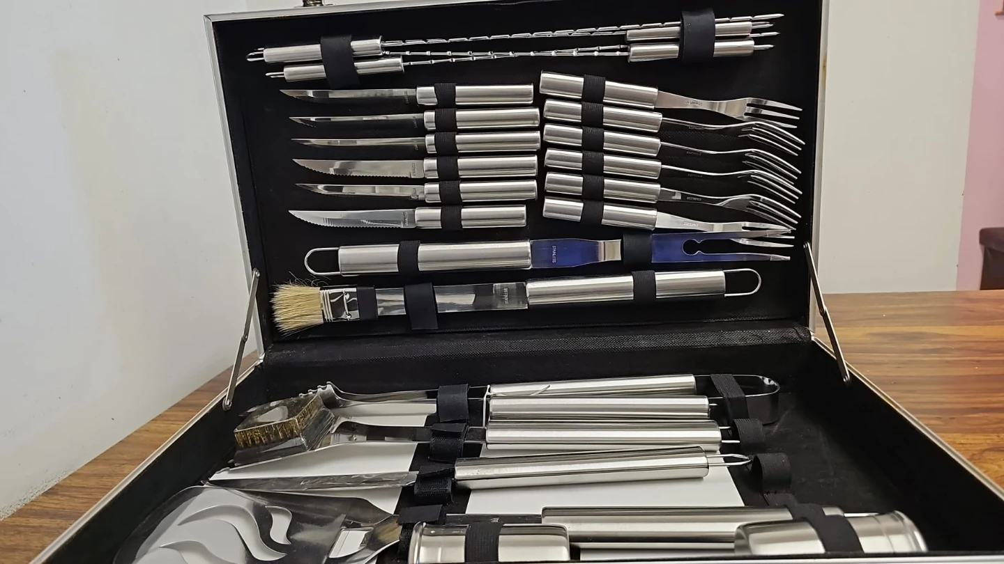 *BRAND NEW* BBQ Tool Set with Case