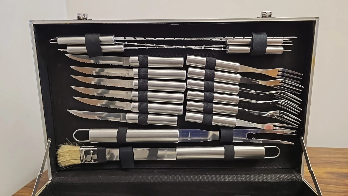 *BRAND NEW* BBQ Tool Set with Case - photo 5