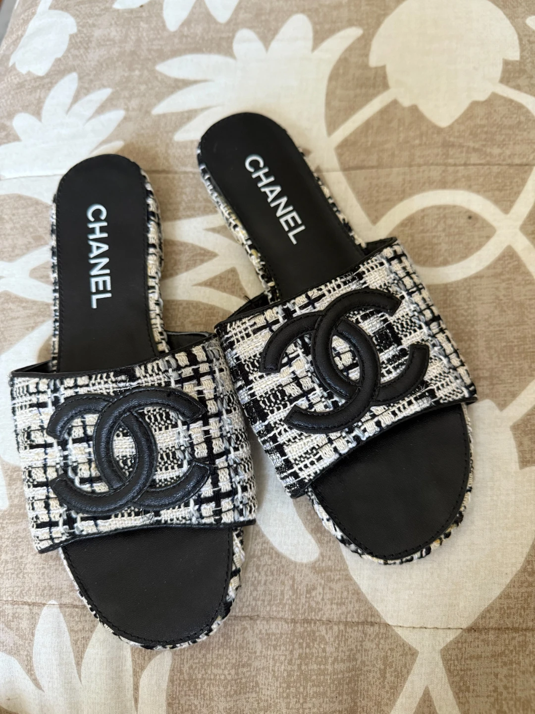 CHANEL Tweed Slides Sandals Black White Size 37 - photo 2