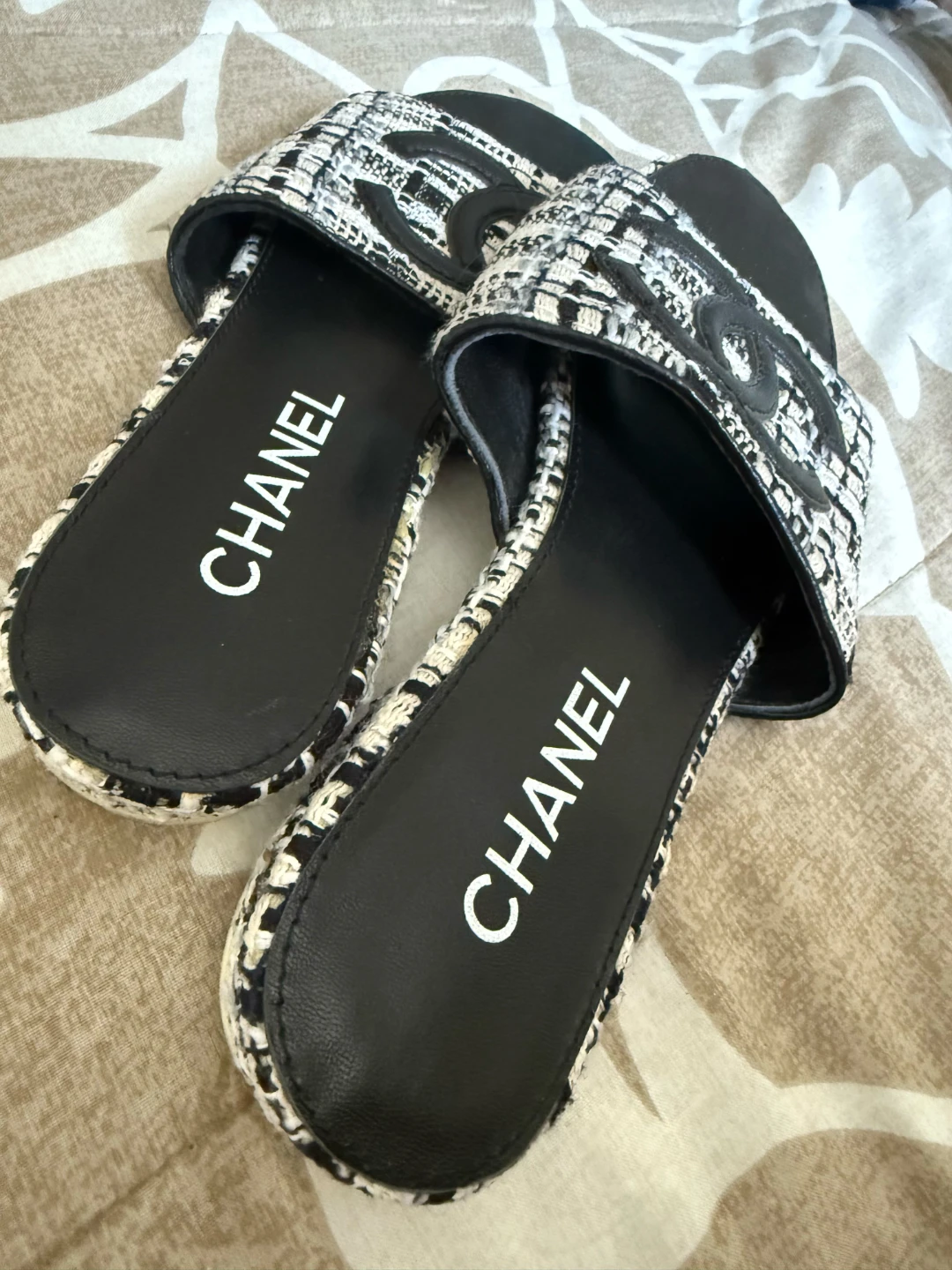 CHANEL Tweed Slides Sandals Black White Size 37 - photo 3