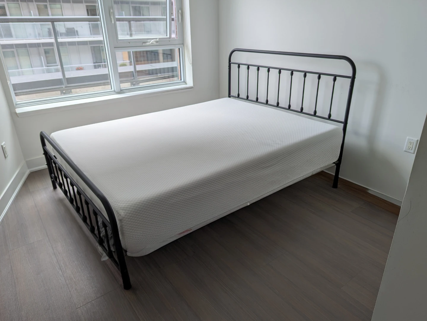 Queen bed frame with mattress - photo 3
