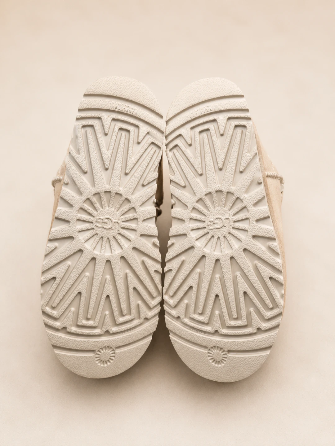 UGG Mini Boots - Size 37 - photo 5