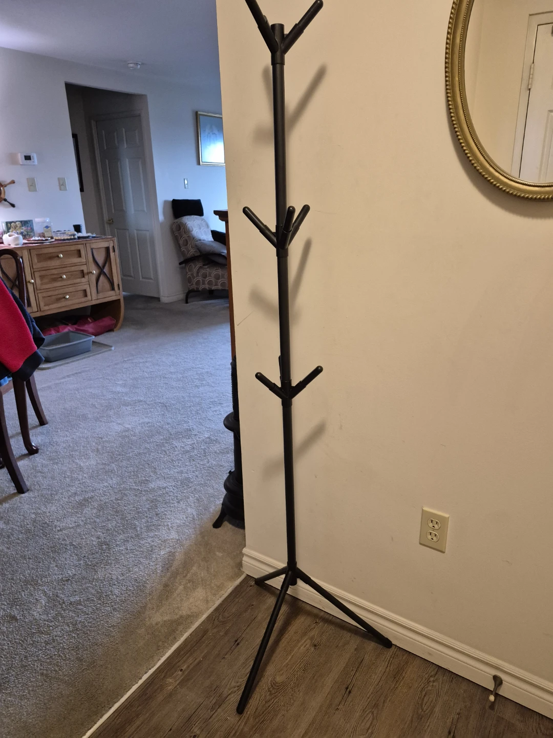 Black Coat Rack with 3 Legs & 9 Plastic Hangers ⚽️