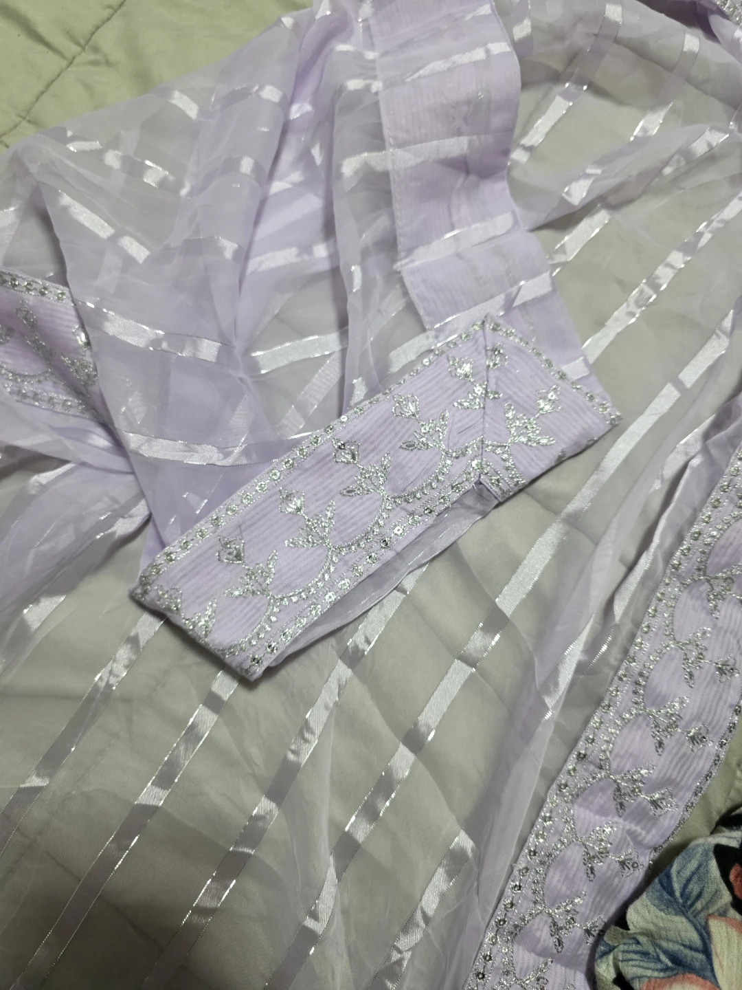 Lavender Embroidered 3-Piece Suit - Size Medium - photo 5