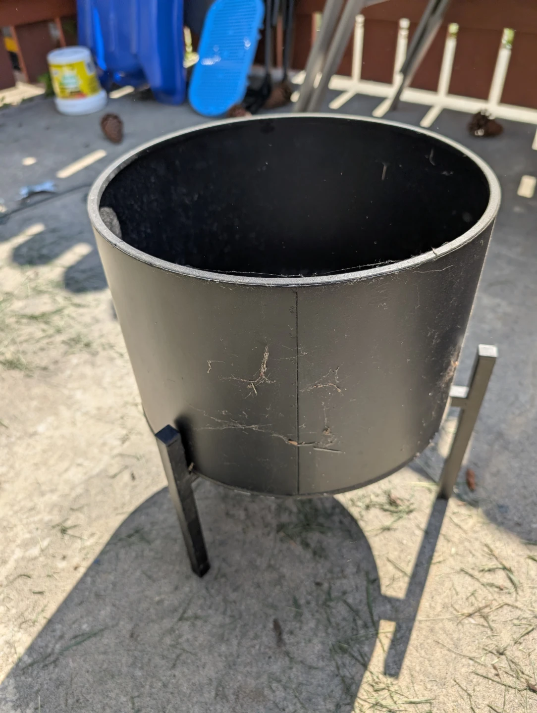 Black Metal Planter Pot with Stand ⚽