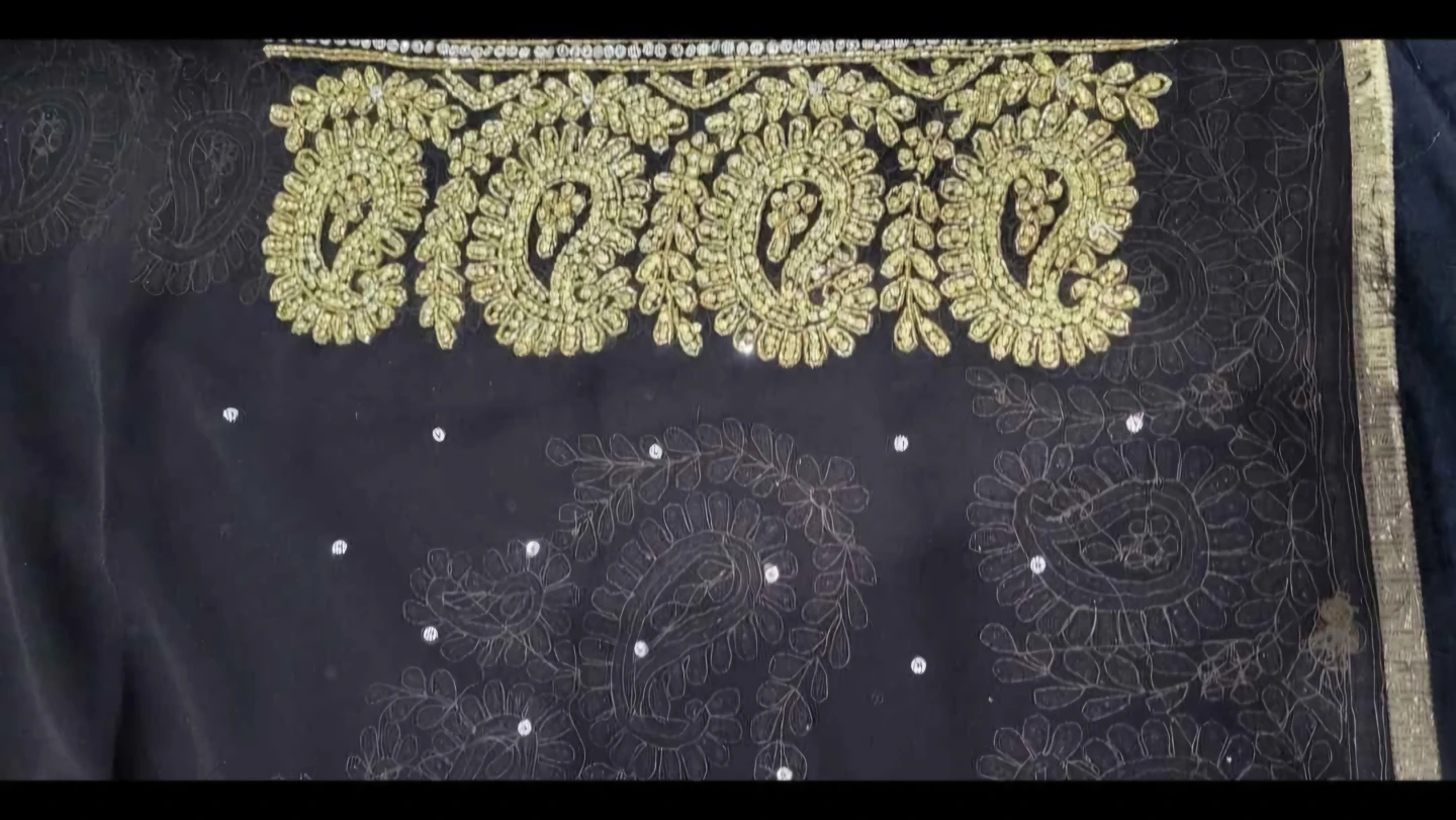 Black embroidered sari - photo 4