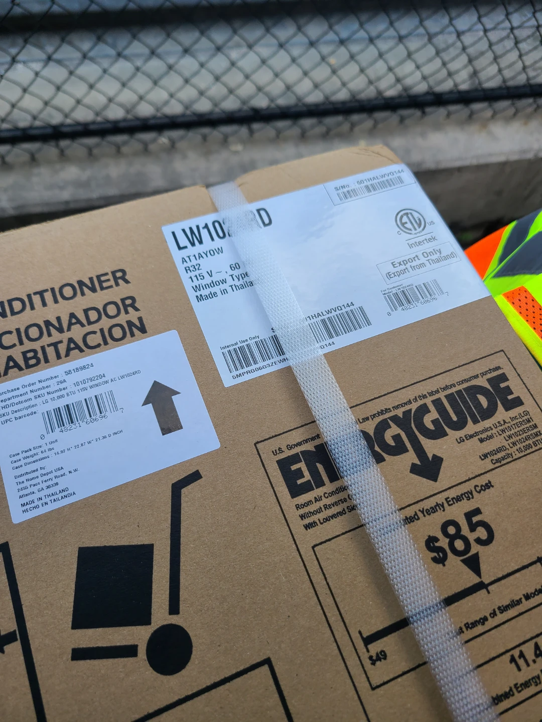 New LG 10k btu window air conditioner - photo 2