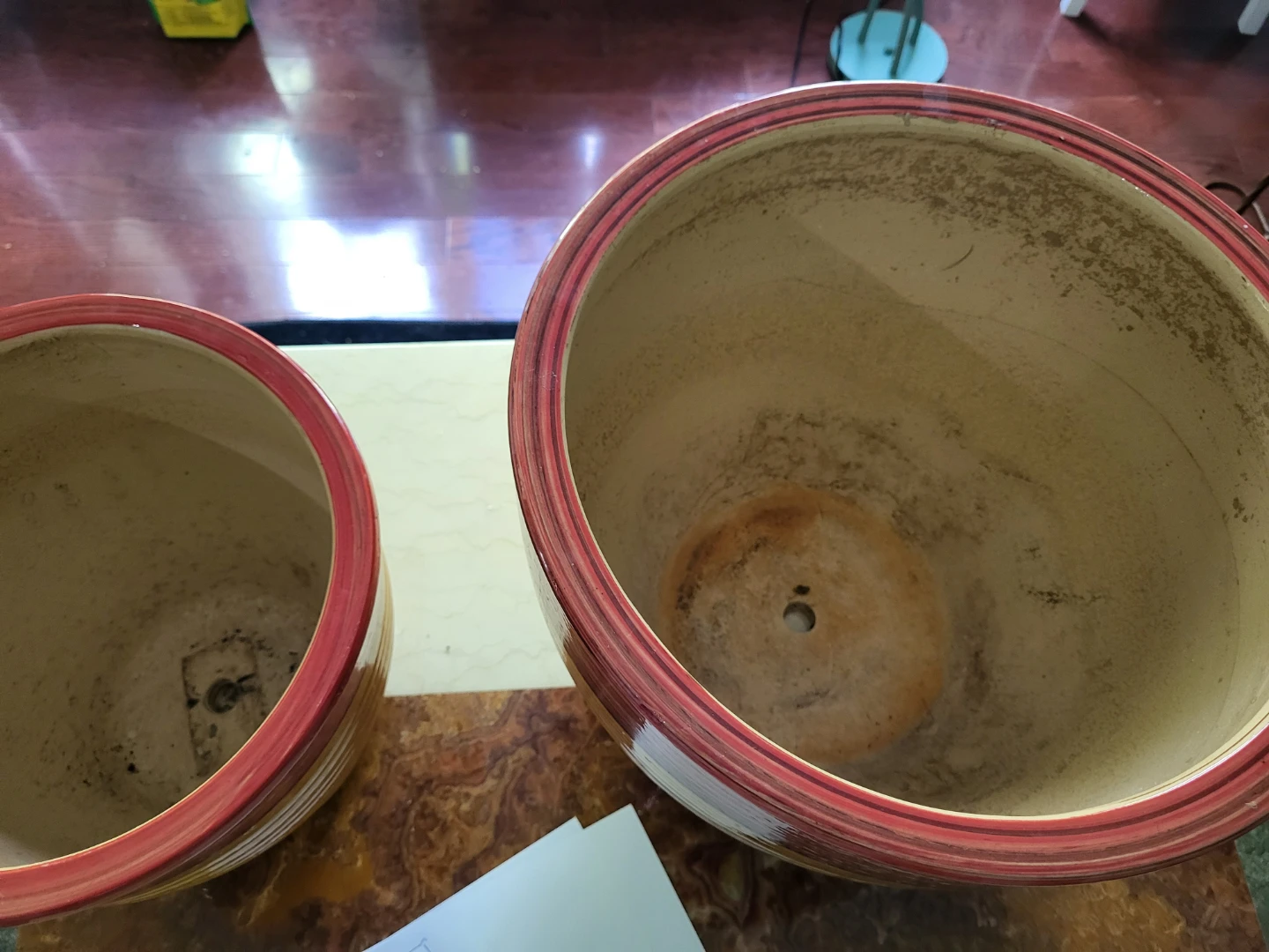 2 Ceramic Planters with Drainage Holes - photo 2