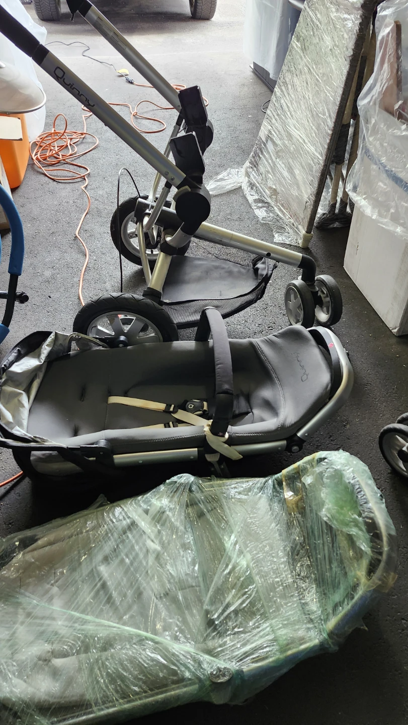 Quinny Buzz Stroller + - photo 4