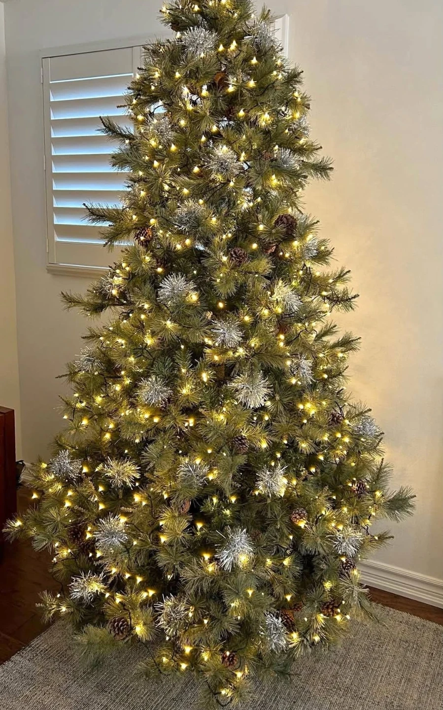 Pre-lit Christmas Tree with Pinecones and Silver Ornaments