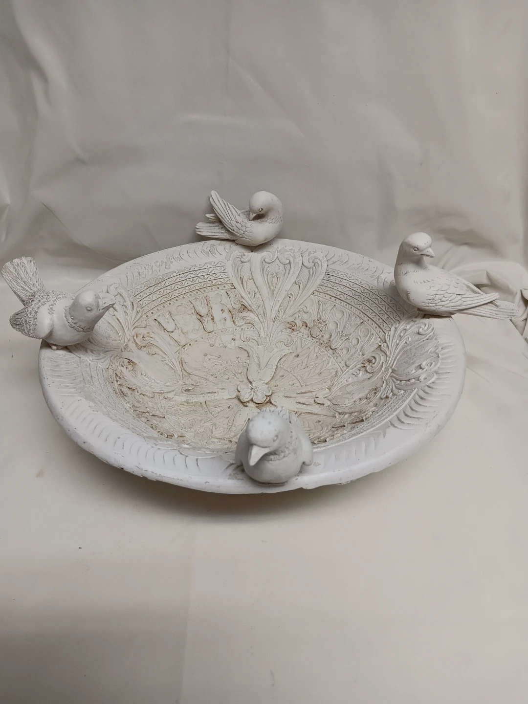 Decorative Bird Bath with 4 Birds