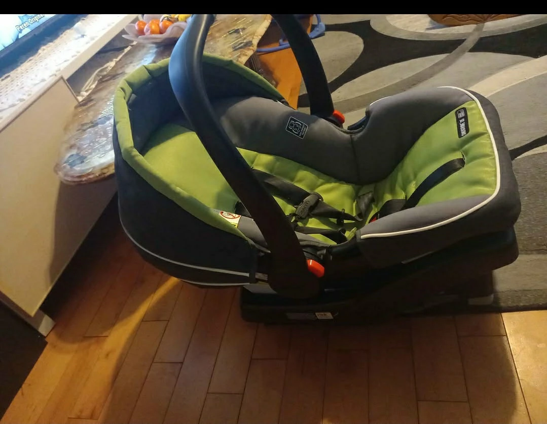 Graco SnugRide 35 Infant Car Seat with Base - photo 3