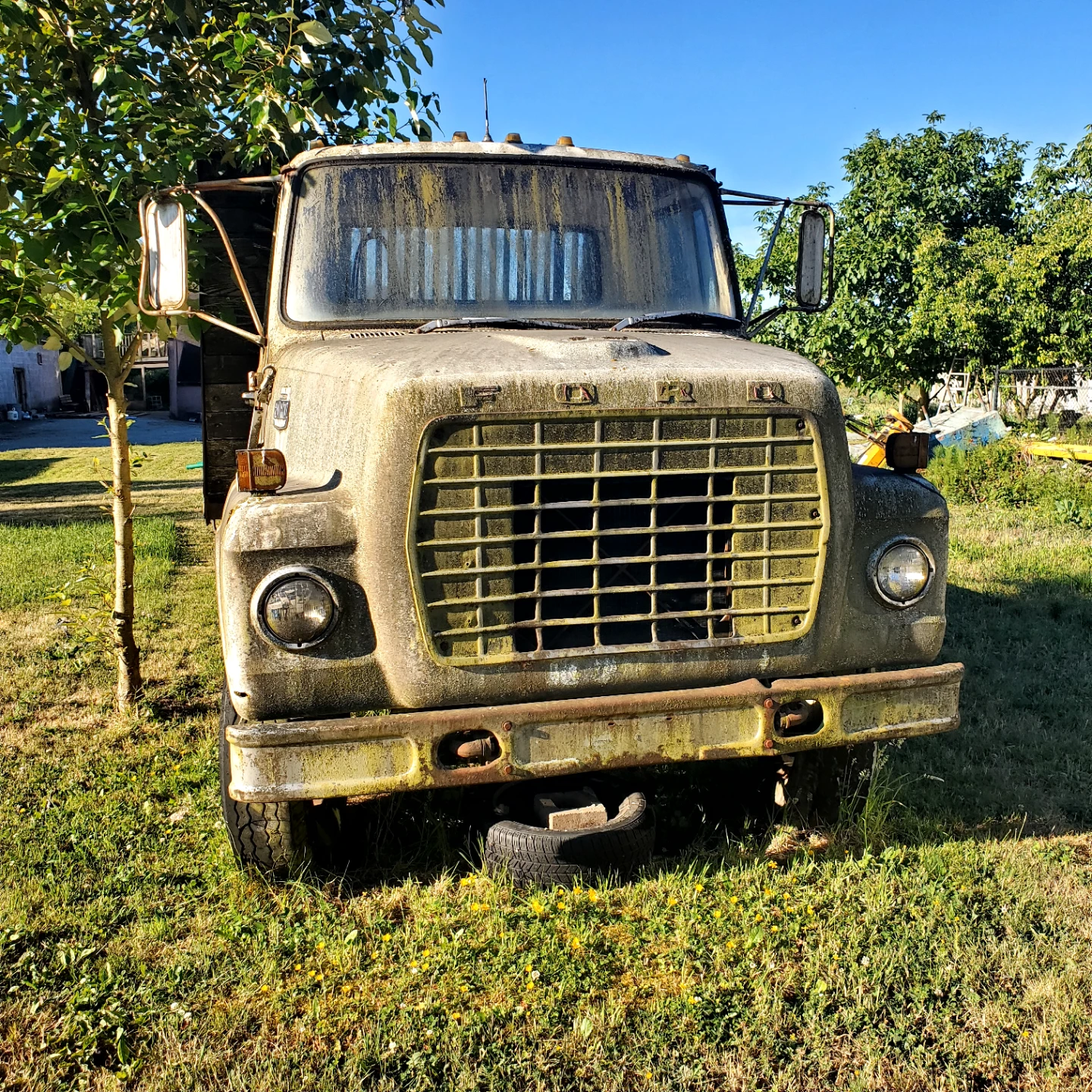 Ford 700 Flatbed Truck - photo 2