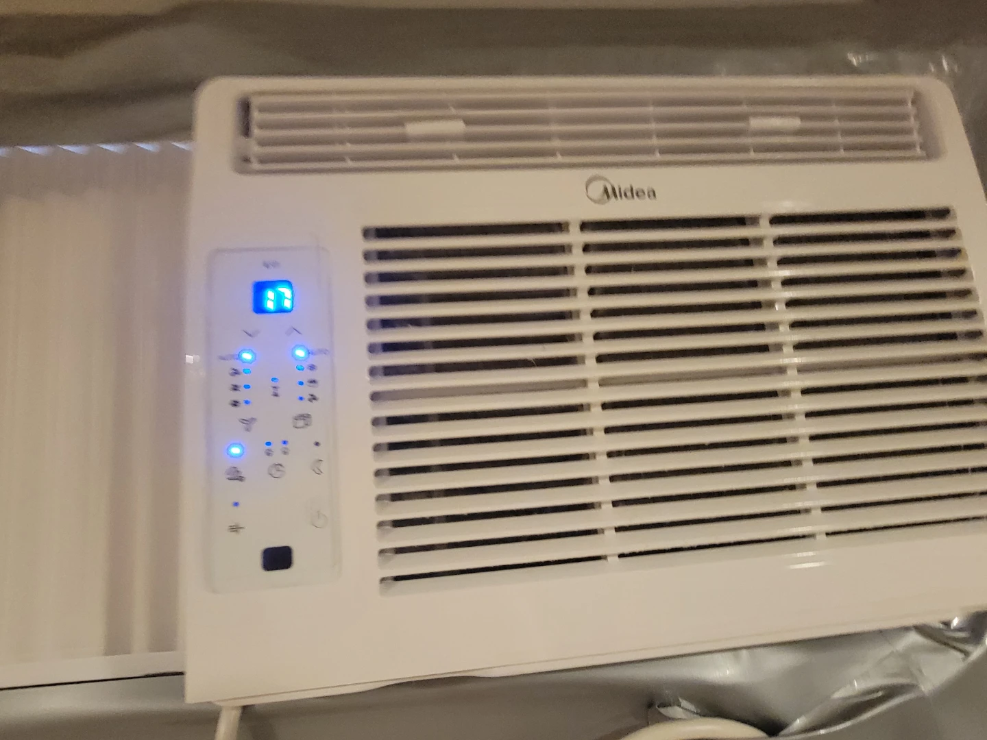 Midea 6000 BTU window air conditioner - photo 2