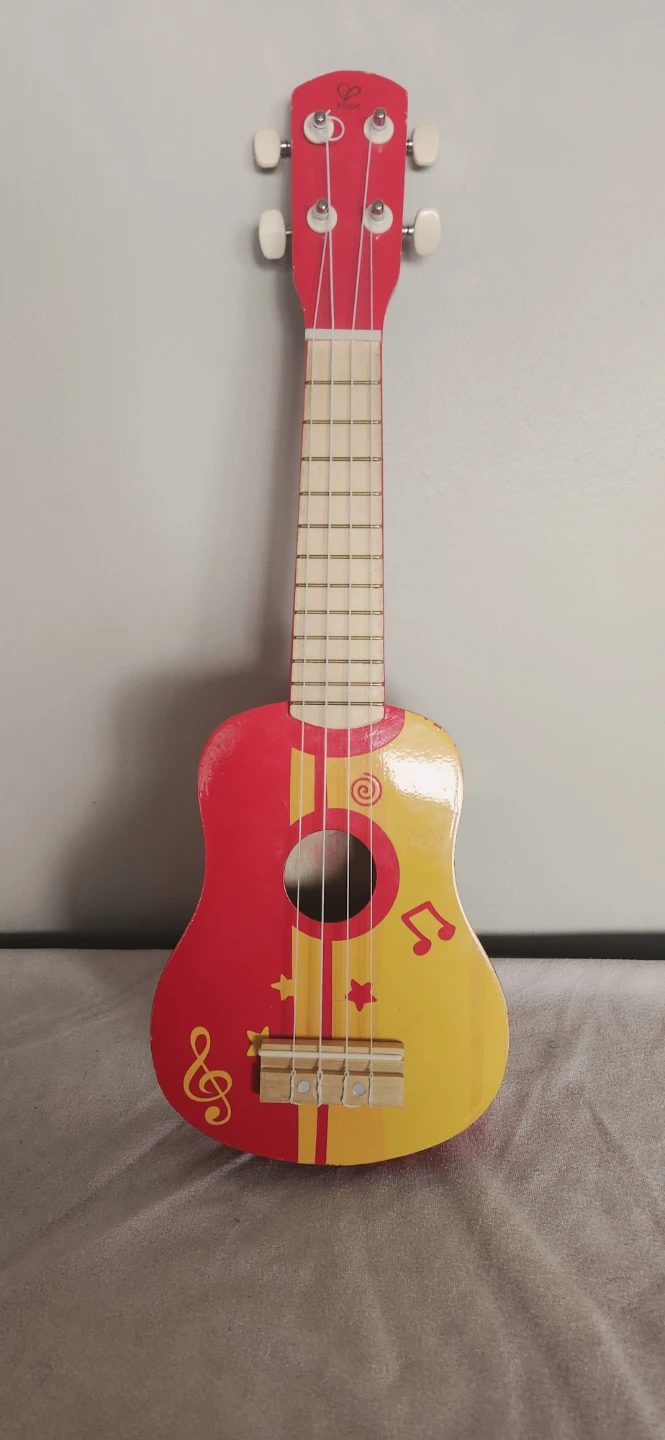 Hape Ukulele for kids ⚽️