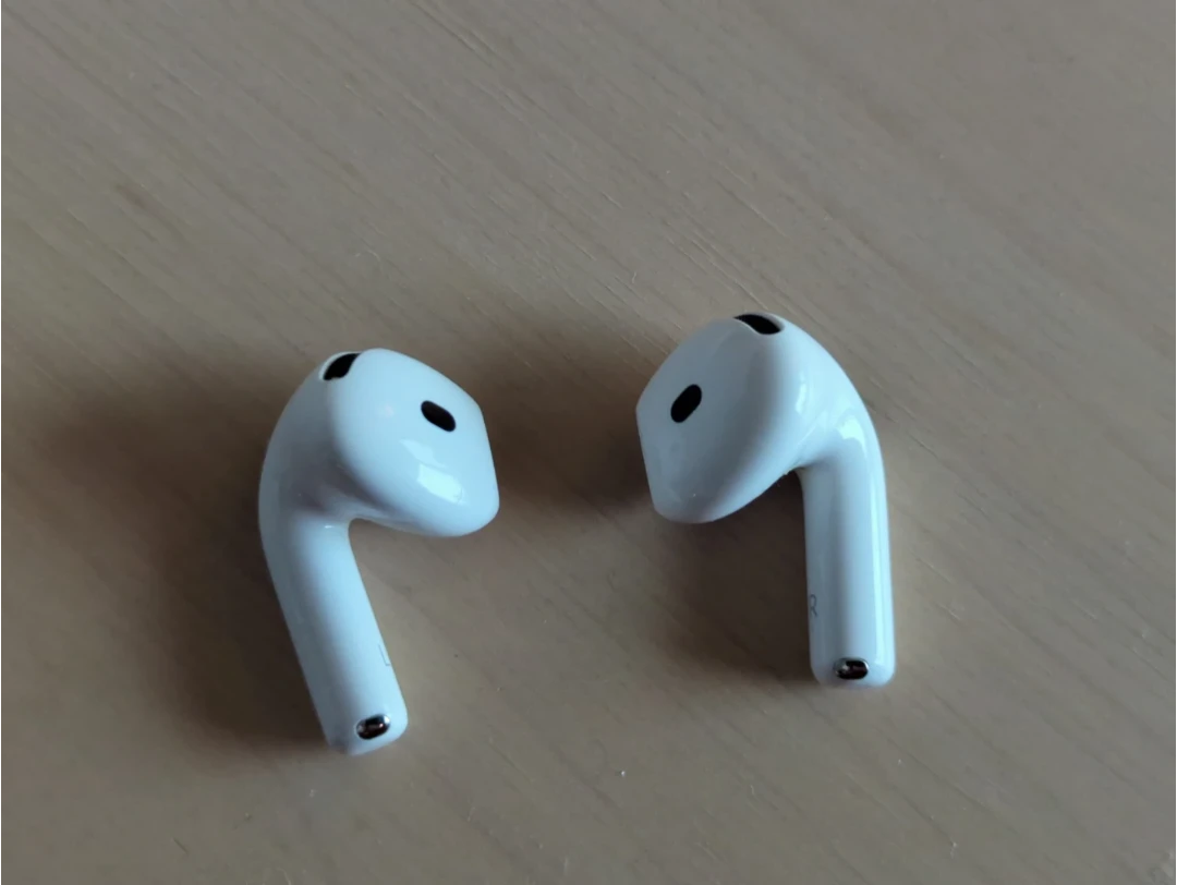 Apple AirPods (4th Generation) - White - photo 3