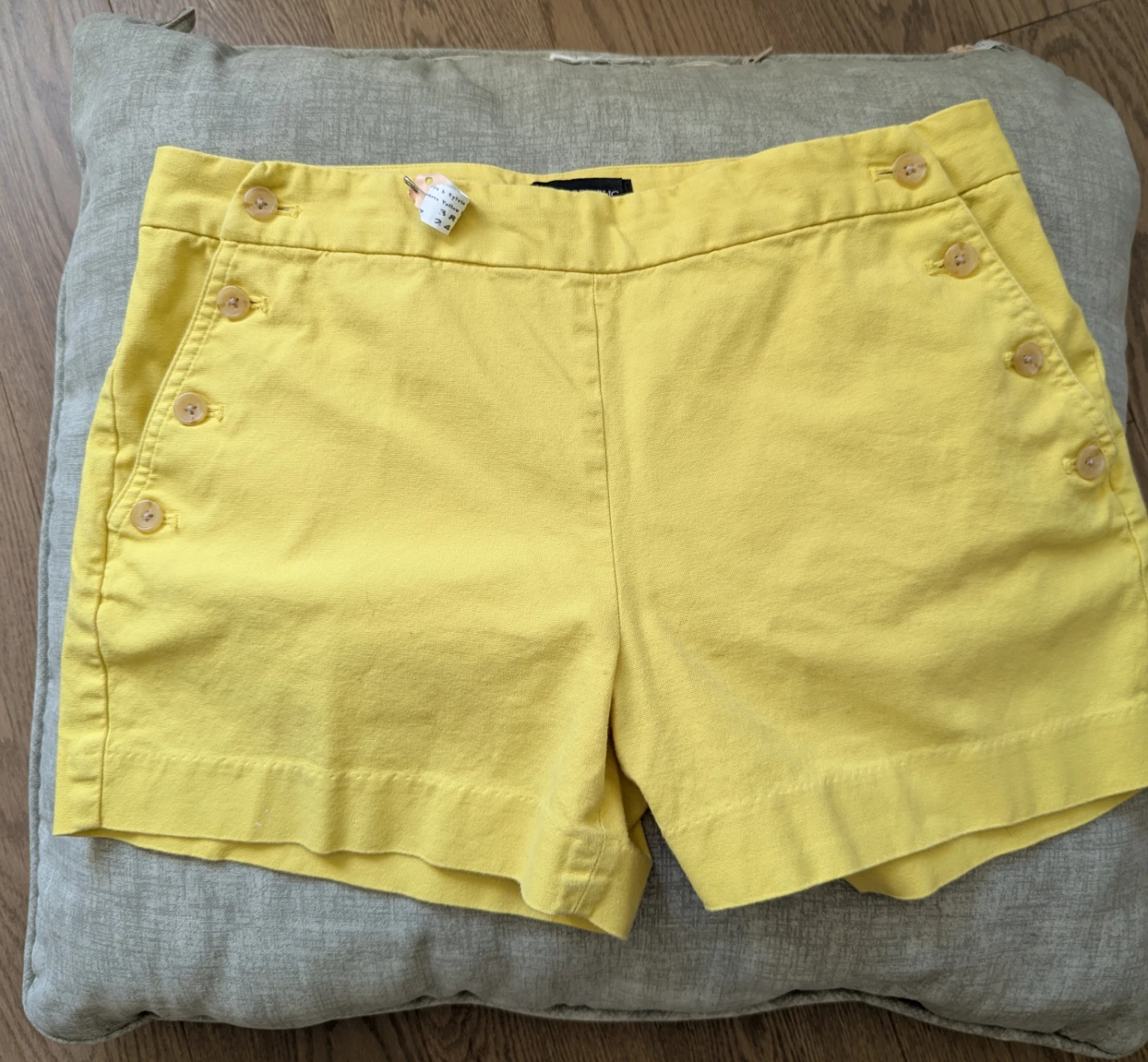 Banana Republic Yellow Button-Detail Shorts Size 8