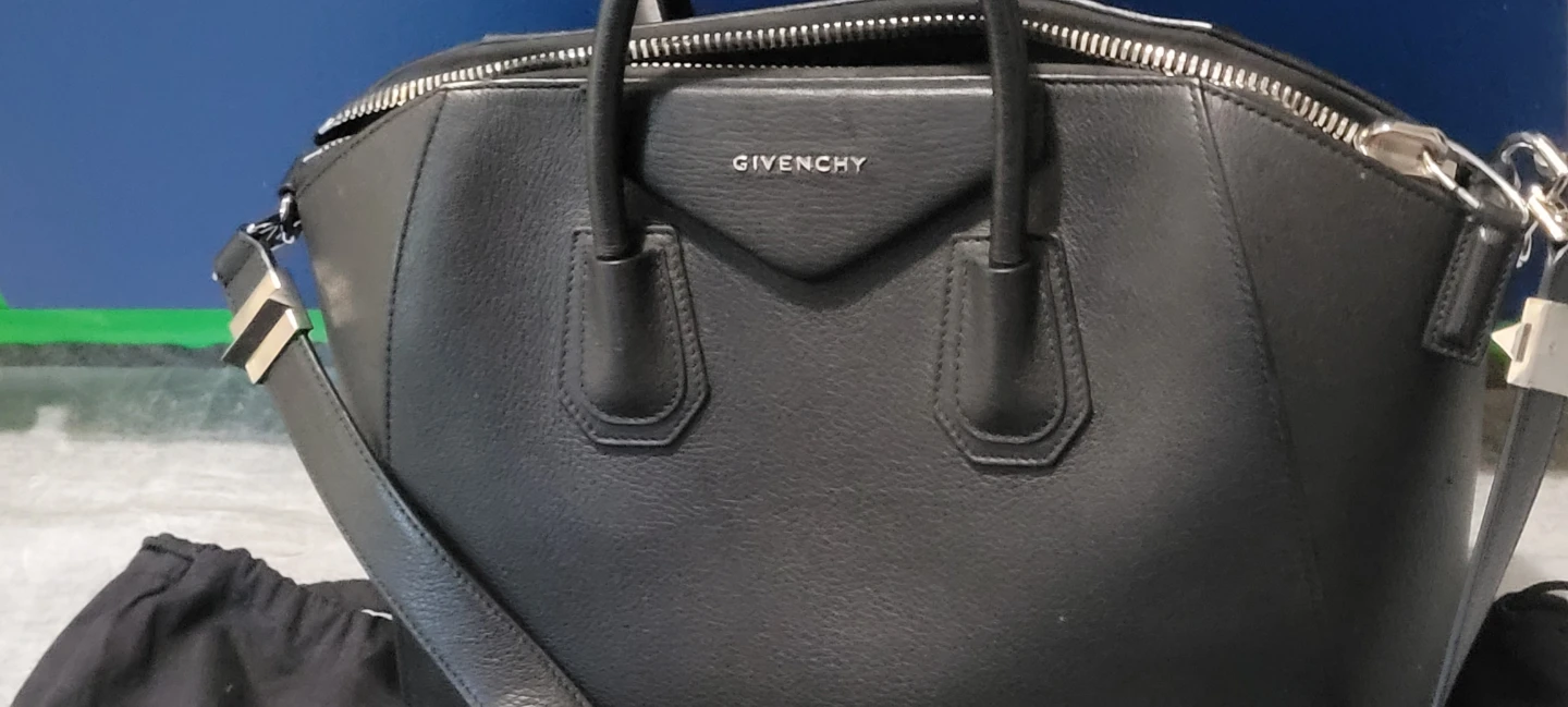 Givenchy Black Leather Antigona Bag - photo 3