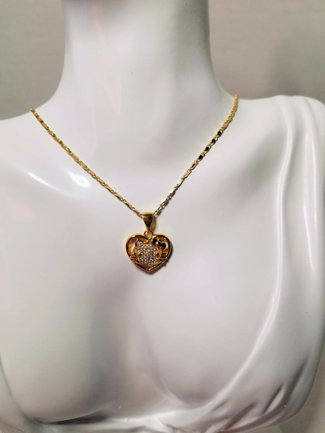 Hello Kitty Heart Pendant Necklace