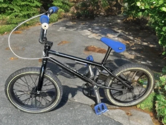 We the People Curse 20" BMX bike black with blue accents - photo 2