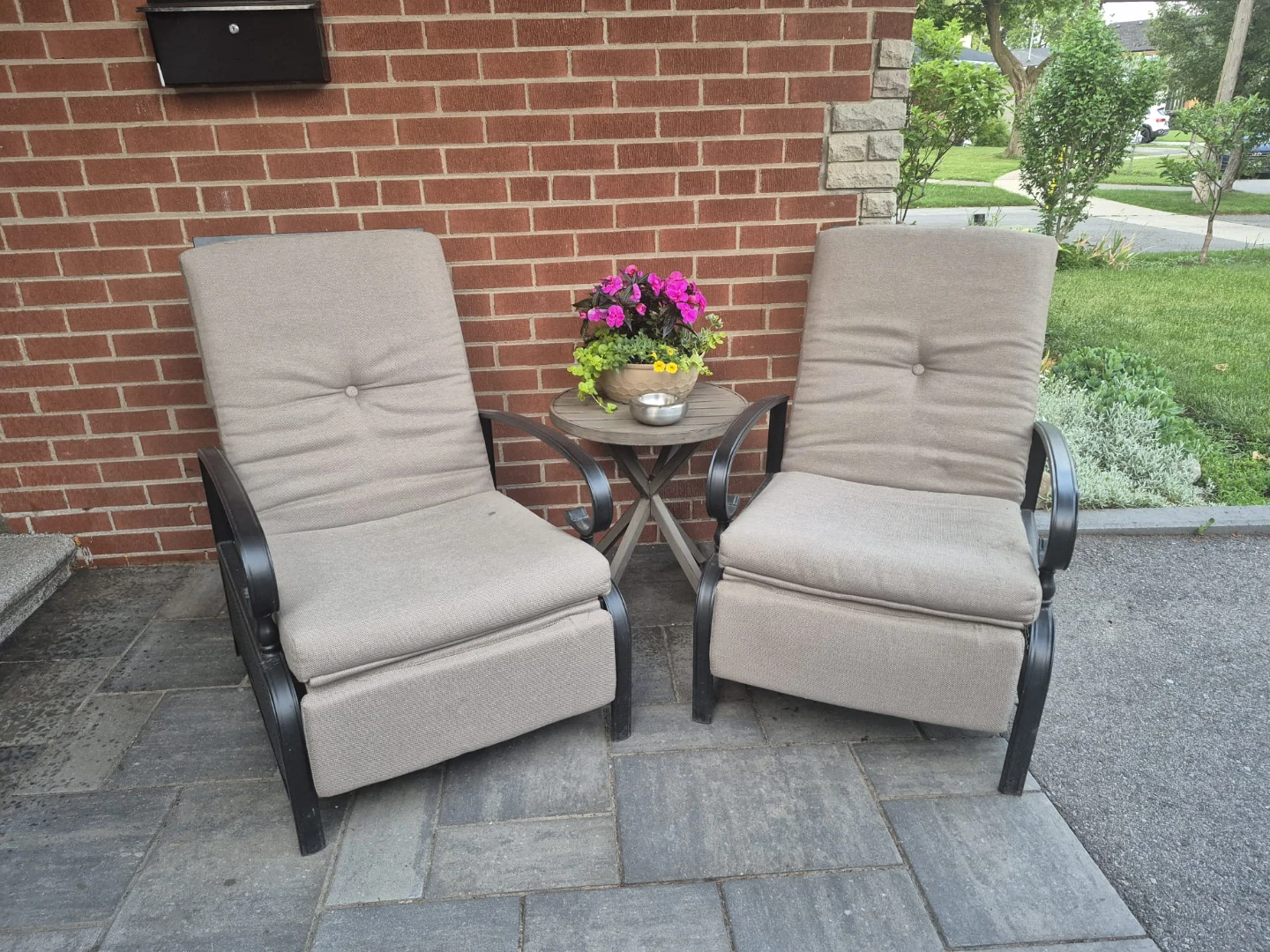 Set of 2 Padded Recliner Patio Chairs